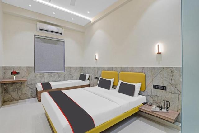 Hotel Gold Palace Inn Surate Exterior foto