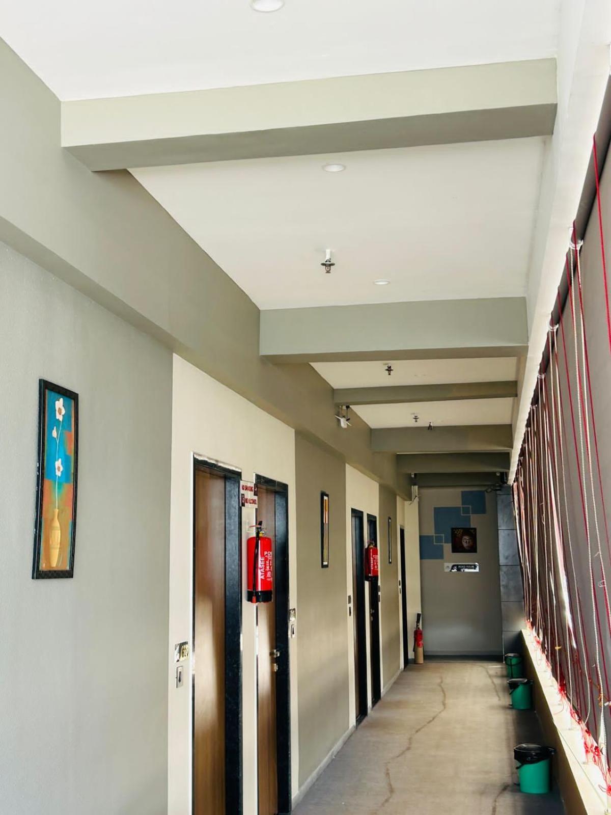 Hotel Gold Palace Inn Surate Exterior foto