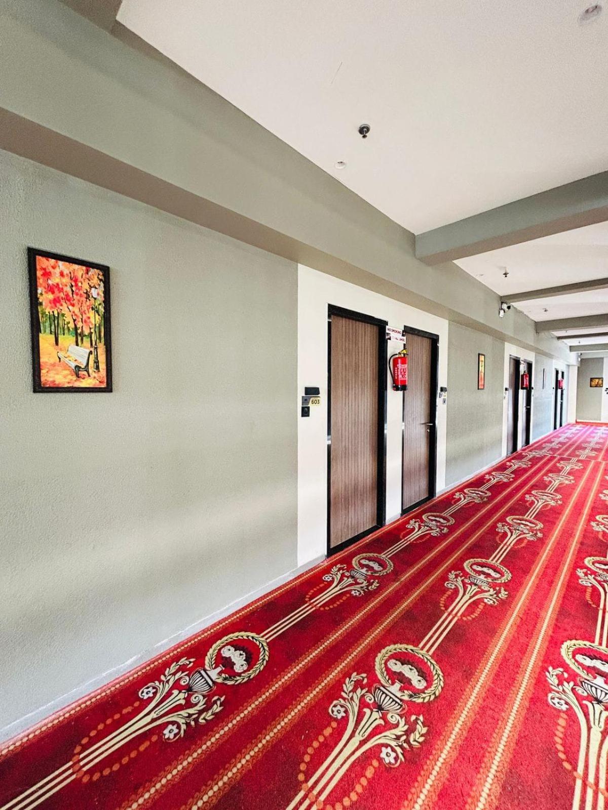 Hotel Gold Palace Inn Surate Exterior foto